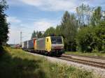 Die ES 64 F4-030 am 14.08.2011 mit einem KLV Zug unterwegs bei Grokarolinenfeld.