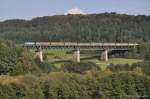 185er von TX-Logistik mit Autozug am 27.09.2011 bei Deining