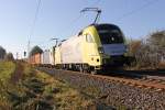 182 506 (ES 64 U2-006) in Doppeltraktion mit einem WLB Taurus und Containerzug in Fahrtrichtung Norden.