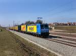 Die 185 518 mit einem KLV-Zug am 15.03.2012 unterwegs bei Hattenhofen.