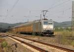 185 538-6 mit geschlossenen ARS Autotransportwagen in Fahrtrichtung Sden. Aufgenommen am 25.07.2012 in Mecklar.