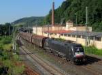 182 597 von MRCE / TX Logistik zieht am 17. Juli 2014 einen H-Wagenzug durch Kronach in Richtung Saalfeld.