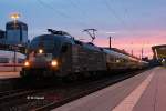 182 510/ES 6 U2-010 TXL mit dem AKE-Rheingold am 20.07.2014 in Bochum Hbf und fuhr weiter nach Würzburg. Um 06:00 Uhr ging im Hintergrund die Sonne auf.