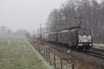 189 923 und 189 908 mit einem KLV bei starkem Schneefall in Vogl, aufgenommen am 28. November 2015.