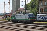 Nachschuss am Mittag des 02.07.2018 auf ELL/TXL 193 283, welche durch den Bahnhof von Kufstein rangierte, um an den KLV von MRCE/TXL ES 64 U2-023 zu rangieren.