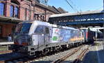 TX Logistik AG, Troisdorf [D]  mit der ELL Vectron  193 282  [NVR-Nummer: 91 80 6193 282-1 D-ELOC] und einem KLV-Zug am 07.06.23 Durchfahrt Bahnhof Hamburg-Harburg.