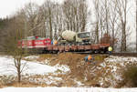 22. Januar 2010, Zwischen Hochstadt und Küps werden neue Masten für die Fahrleitung gesetzt. Hier ist der Bauzug mit dem Fertigbeton bei Redwitz bei der Arbeit. Zuglok ist die ehemalige V100 Nr.110 520 der DR (LEW 1973) jetzt Uwe Adam EVU GmbH.