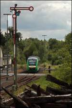 Jahaa...sowas gibts im Zeitalter von Stuttgart21 etc. auch noch.... Gute alte Bahntechnik... VT266 der VECTUS erreicht Westerburg. (25.07.2011)