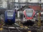 Ein Vlexx Lint 81 (BR 620) und ein VIAS Flirt (BR 427) am 23.12.14 in Frankfurt am Main Hbf Vorfeld vom Bahnsteig aus fotografiert