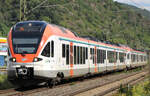 Triebwagen 409 der Vias (Flirt) am 26.07.2021 auf der rechten Rheinseite bei Oberlahnstein in Richtung Koblenz Hbf