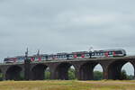 Der Elektrotriebzug ET 25 2214 befuhr Ende August 2022 in Duisburg die Hochfelder Eisenbahnbrücke.