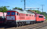 Wedler Franz Logistik GmbH & Co. KG, Potsdam mit einem Lokzug mit  232 283-2  (NVR:  92 80 1232 283-2 D-WFL ) und  155 159-7  (NVR:  91 80 6155 159-7 D-WFL) am Haken am 10.08.22 Durchfahrt Bahnhof Golm.