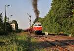 232 333 (WFL) fuhr am 18.06.21 mit einem Holzzug von Triptis nach Saalfeld und weiter nach Kaufering. Hier ist der Zug in Oppurg bei der Ausfahrt zu sehen.