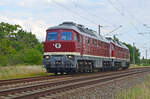 Die beiden WFL-Ludmillen 232 601 und 232 356 rollten am 26.06.22 Lz durch Greppin Richtung Dessau.