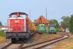 Die WFL Lok 6 wartet hier auf die Beladung des zweiten Teils des Holzzuges (Bahnhof Torgelow).