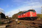 228 501-3 der Wendler & Franz Lokomotivdienstleistungs GbR rangierte im Bahnhof Ketzin und setzte sich vor einen Sonderzug der Dampflokgemeinschaft Brandenburg am 03.11.2013.