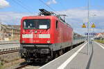 DB 112 166 steht mit ihrem RB25-Ersatzzug abfahrbereit im Auftrag der Weser-Ems-Eisenbahn in Halle(Saale)Hbf zur Fahrt nach Saalfeld.