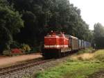 28 der RVM (Regionalverkehr Mnsterland GmbH) mit eine Gterzug 63124 Rheine-Stadtberg-Unna bei Rheine an die Nordbahn (Gterstrecke) zwischen Osnabrck und Rheine am 28-09-2001.