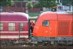 223 056-3 der WLE wird hier nach dem umsetzten an Ihren Sonderzug wieder angestpselt. 
(Lg an den Tf) Wilhelmshaven 13/09/2013