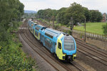 Westfalenbahn ET 603 verlässt nach kurzem Halt den Bahnhof von Bückeburg.
Aufgenommen von einem Fußgängersteg unweit des Bahnhofs.
Das Foto entstand am 30.07.2016.