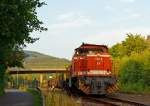 WLE (Westflische Landes-Eisenbahn) Lok 51 (eine MaK G 1206) kommt mit leeren Gterzug (Schwerlastwagen) von Burbach-Holzhausen ber die Hellertalbahn (KBS 462), hier am 09.08.2012 kurz vor dem