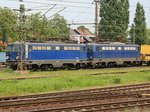 ESG Doppel aus 1142.562 und 1142.578 am 27.05.2016 mit einem Wiebe Gleisbauzug aus MFS40/ZW,<br> sowie BSW2000 durch Seelze Richtung Minden fahrend.<br>
(NVR: 91 80 1142 562-9 D-ESGBI) und (91 80 1142 578-5 D-ESGBI)
<P>Weitere Bilder zum Thema Bahnfotografie gibt es auf meiner Site unter:<br> 
<a href= http://www.ralf-bueker.de/Ralf's Eisenbahnbilder.htm target= _blank >Ralf's Eisenbahnbilder