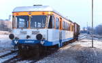 An einem kalten Februarmorgen 1985 steht der T 31 der Schmalspurbahn Amstetten - Laichingen an der Rollbockgrube in Laichingen.