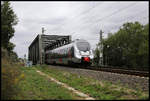 Abellio ET 9442620 überquert hier am 26.08.2020 um 14.15 Uhr die Saale Brücke zwischen Halle und Schkopau in Richtung Merseburg.