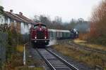 Nassauische Touristik-Bahn Nikolaus Express mit AixRail 211 345-4 und Wagenpark der Museumseisenbahn Hanau am 06.12.25 in Wiesbaden Igstadt  
