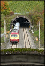 DB Museum 101 001 kam am 13.10.2024 mit dem AKE-Sonderzug  Rheingold  DZ 13407 Cottbus - Steinach am Brenner bei Leinach langsam aus dem 2.235 Meter langen Espenloh-Tunnel gerollt.
