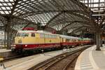 E03 001 DB mit AKE-Rheingold in Köln Hbf, April 2025.