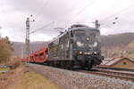 Am 29. März 2026 war 151 062 (schwarzes Schaf) mit leeren Autotransportwagen auf dem Weg von Würzburg nach Ingolstadt. Hier im Altmühltal bei Obereichstätt.