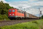 140 432-6  Bayernbahn  mit Henkelzug in Th�ngersheim, August 2021.