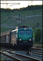 BayernBahn 140 850 am Abend des 03.07.2025 mit dem südfahrenden Henkelzug in Würzburg.
