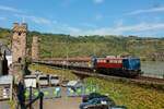 139 287-7 BayernBahn mit Henkelzug am Rhein in Oberwesel, August 2025.