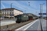GmP a la BayernBahn: Anlässlich der Museumstage am 18. & 19. April 2026 im DGEG Eisenbahnmuseum Bochum in Bochum-Dahlhausen überführte das Bayerische Eisenbahnmuseum Nördlingen (BEM) die Schnellzugdampflok 01 180 als Gastlokomotive von Bayern nach Nordrhein-Westfalen. Eingereiht in den bekannten Henkelzug fuhr die Dampflok am 15.04.2026 gemeinsam mit der BayernBahn 139 314 und einem ehemaligen Postwagen als Begleiter sowie zwei Silberlingen von Nördlingen über Gunzenhausen, Würzburg und Darmstadt-Kranichstein nach Bochum-Dahlhausen. Der Zug konnte bei der Überführungsfahrt, sozusagen als Güterzug mit Personenbeförderung (GmP), in Gemünden am Main beobachtet werden.
