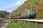 Die BayernBahn 140 438 mit dem S�d-Henkel auf der rechten Rheinstrecke bei Kamp-Bornhofen am 22.10.2020.