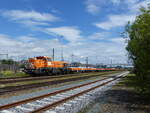 BBL-Logistik DE 18, 9289 4185 123-1 D-NXRL mit einem Flachwagenzug in Horf am 13.6.20236