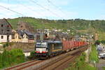 Deutschland 
Lok 193 636 von Beacon zieht einem Containerzug in Oberwesel 
7/8/2025