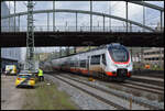 Bombardier Transportation (BTK) 6442 924-4 am 01.04.2026 als RE 8 auf der Fahrt von Würzburg über die Frankenbahn nach Stuttgart bei Abfahrt in der Residenzstadt unter der Grombühlbrücke.