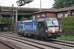 Nachschuss auf MRCE/BOXX X4 E-861 (193 861-2)  boxXpress.de , als diese am Abend des 18.07.2019 als Lokzug durch den Bahnhof von Hamburg Harburg in Richtung Rangierbahnhof Maschen fuhr.