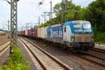 BoxXpress Siemens Vectron 193 841-5 mit Containerzug in Hamburg Harburg am 18.07.25 vom Bahnsteig aus fotografiert