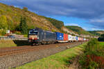193 858 MRCE/Boxxpress mit einem Containerzug bei Karlstadt Richtung Gemünden, 07.10.2021