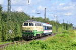 218 396 war am 7.7.24 mit einem TRI Speisewagen auf Sonderfahrt durch NRW unterwegs. Hier durchfährt sie Angermund in Richtung Düsseldorf.

Angermund 07.07.2024