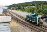 Die 363 827-7 der Hrseltalbahn pausierte am 01.07.2023 im KV-Terminal Eisenach.
