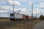 Die Captrain-Folierung von 193 892 wurde entfernt, lediglich der Aufkleber auf der Front blieb erhalten. Am 01.03.26 schleppte er einen Containerzug durch Wittenberg-Labetz Richtung Dessau.