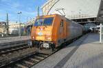 Durchfahrt eines G�terzuges im Bahnhof Dresden-Neustadt mit der TRAXX 2 185 606 von ITL im Juni 2026 morgens in der Fr�h 6:30 Uhr im richtigen Licht