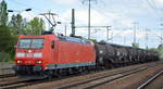 DB Cargo AG [D] mit  185 180-7  [NVR-Nummer: 91 80 6185 180-7 D-DB] und Kesselwagenzug (geschmolzenes Schwefel) am 14.08.19 Bahnhof Flughafen Berlin Schönefeld.