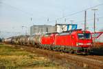 DB 193 320 & 193 334 mit G�terzug in Hilden, Dezember 2020.