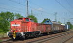 DB Cargo AG mit  298 321-1  [NVR-Nummer: 98 80 3298 321-1 D-DB] und Übergabezug Richtung Rbf. Seddin am 18.05.22 Durchfahrt Bf. Saarmund.